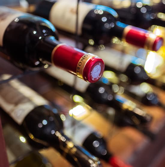 Bouteilles de vin rouge